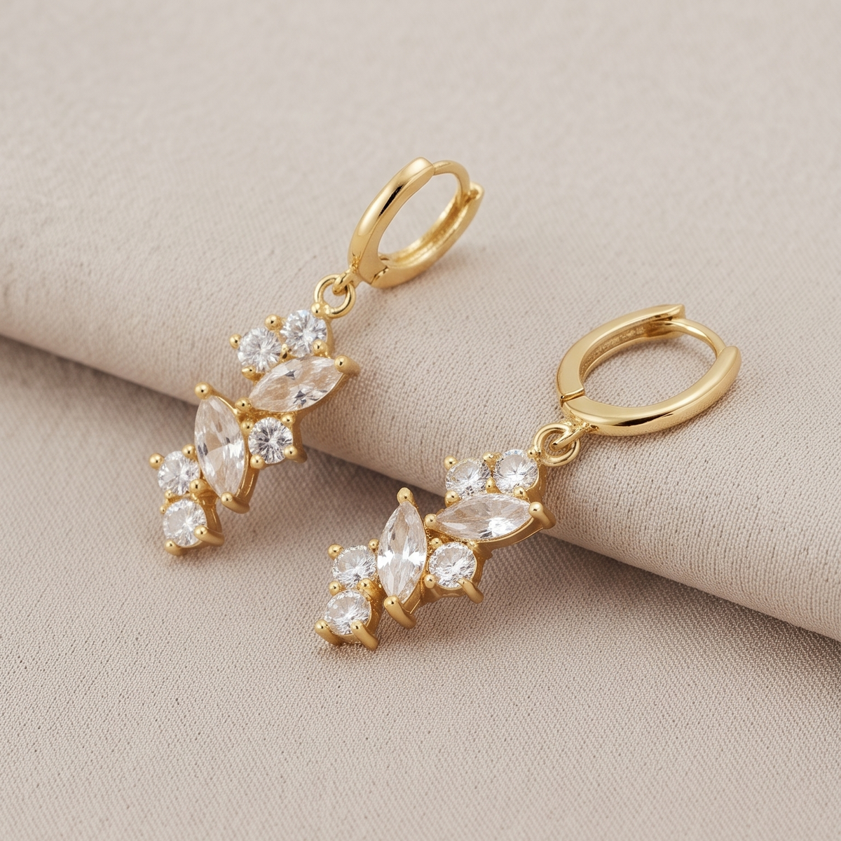 MELINA SCATTERED STONE DROP HUGGIE